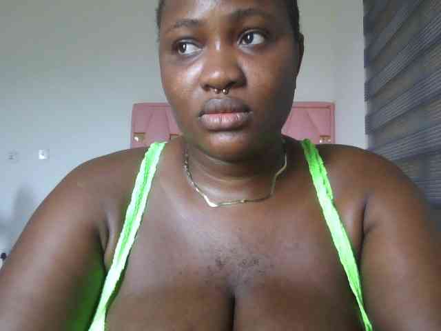 Hotchocolatee191 webcam