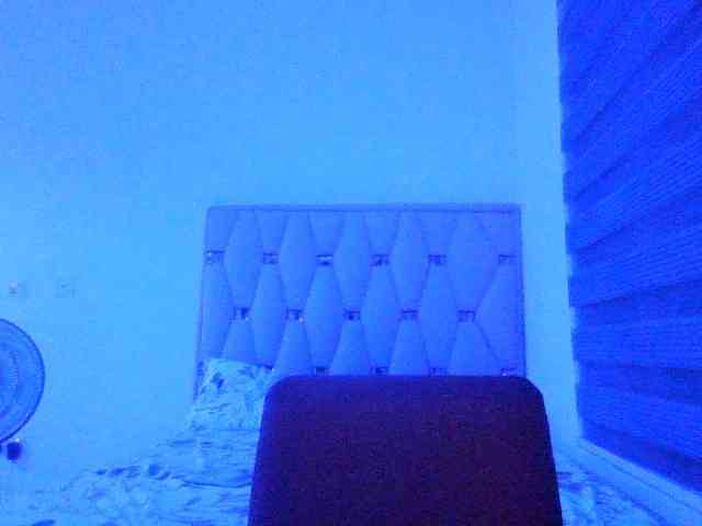 Hotchocolatee191 webcam