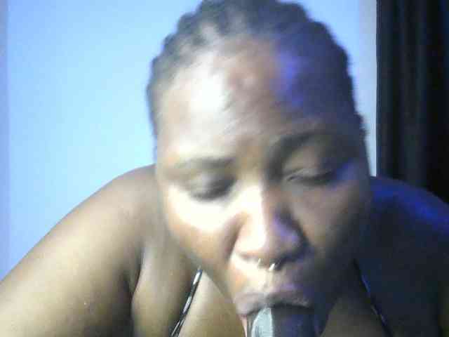 Hotchocolatee191 webcam