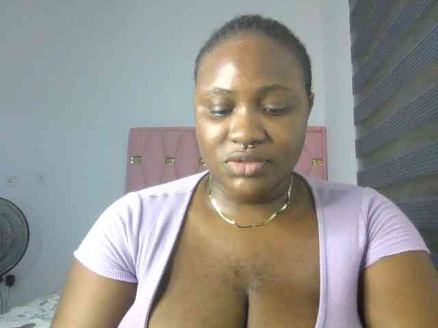 Hotchocolatee191 webcam