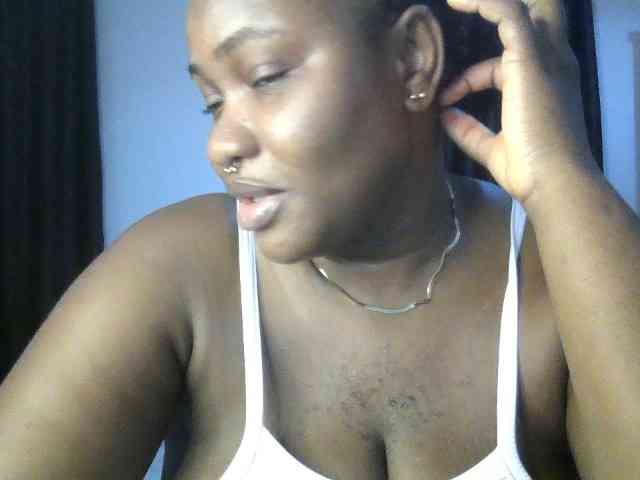 Hotchocolatee191 webcam