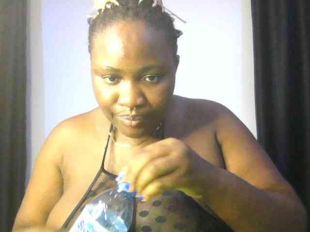 Hotchocolatee191 webcam