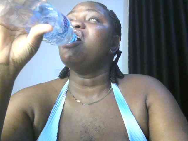 Hotchocolatee191 webcam