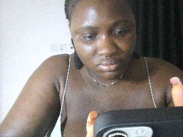 Hotchocolatee191 webcam