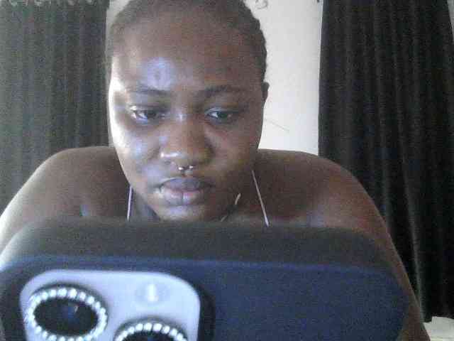 Hotchocolatee191 webcam