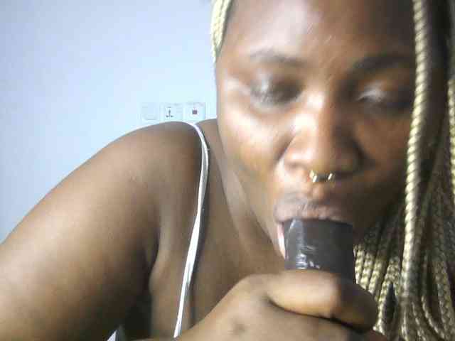 Hotchocolatee191 webcam