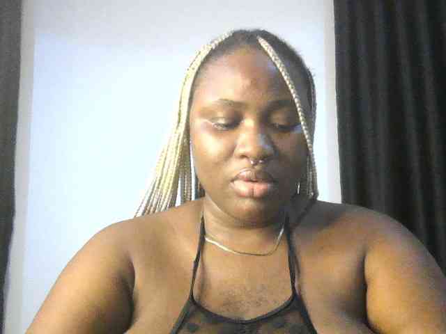 Hotchocolatee191 webcam