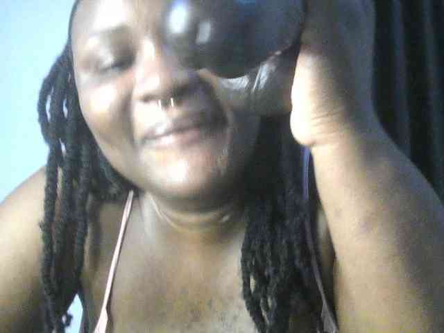 Hotchocolatee191 webcam