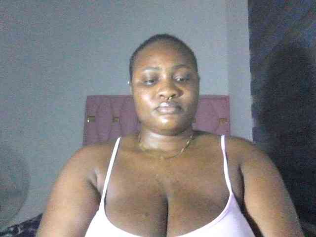 Hotchocolatee191 webcam