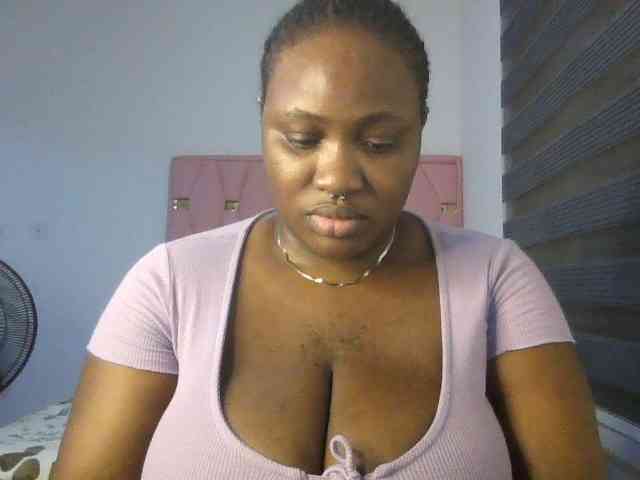 Hotchocolatee191 webcam