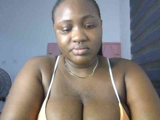 Hotchocolatee191 webcam