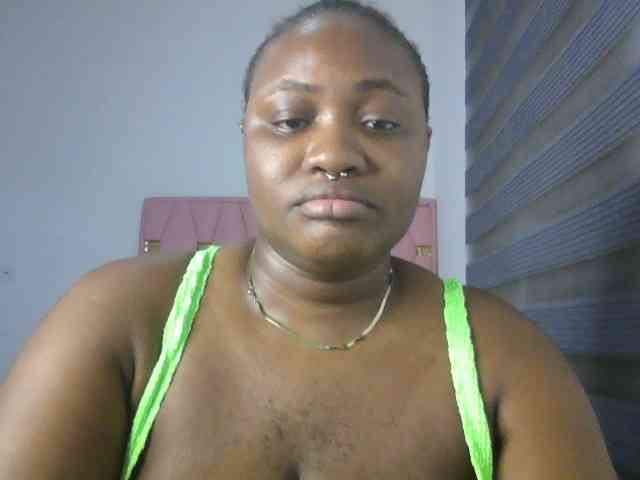 Hotchocolatee191 webcam