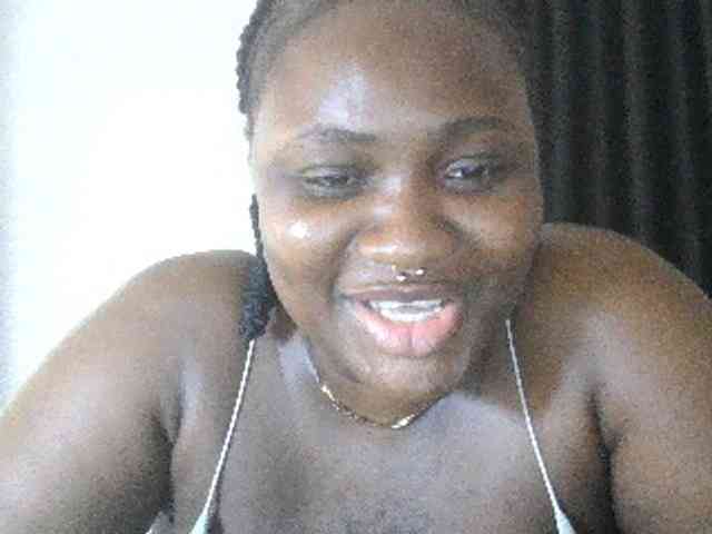 Hotchocolatee191 webcam