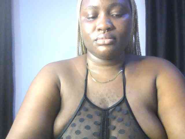 Hotchocolatee191 webcam