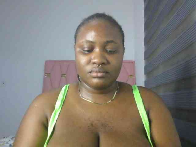 Hotchocolatee191 webcam