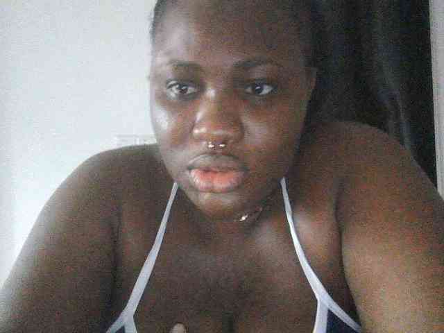 Hotchocolatee191 webcam