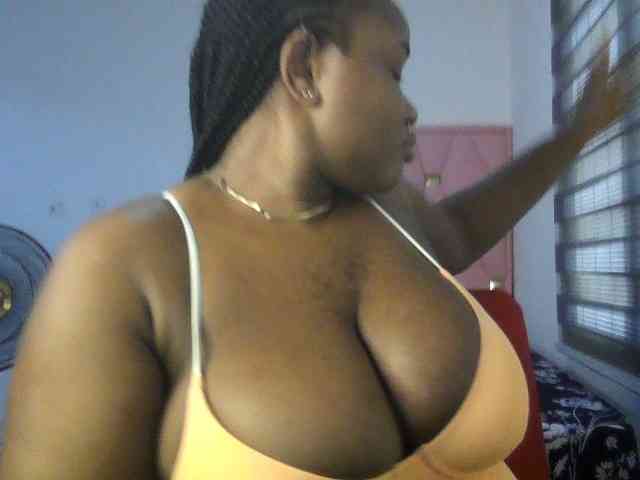 Hotchocolatee191 webcam