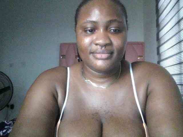 Hotchocolatee191 webcam