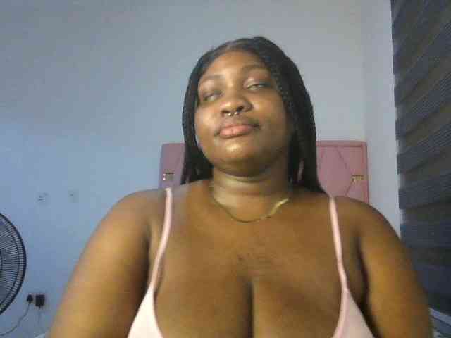 Hotchocolatee191 webcam