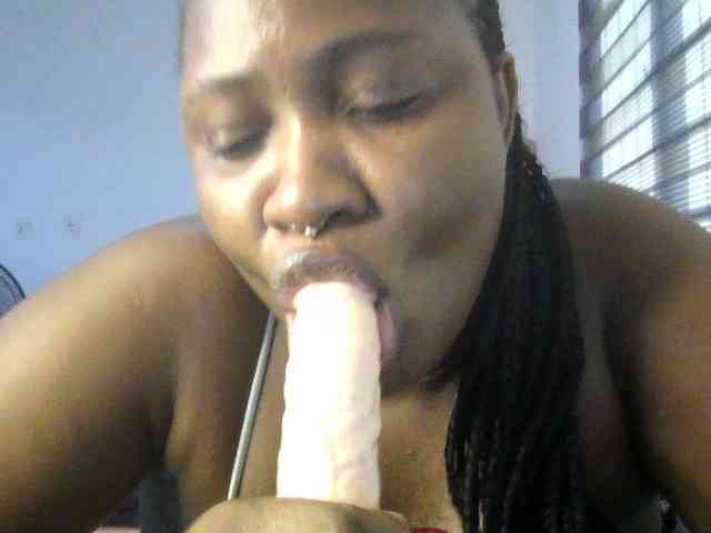 Hotchocolatee191 webcam