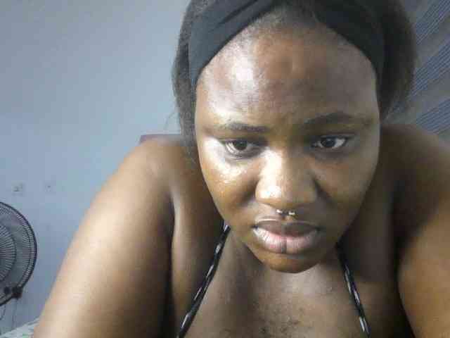 Hotchocolatee191 webcam