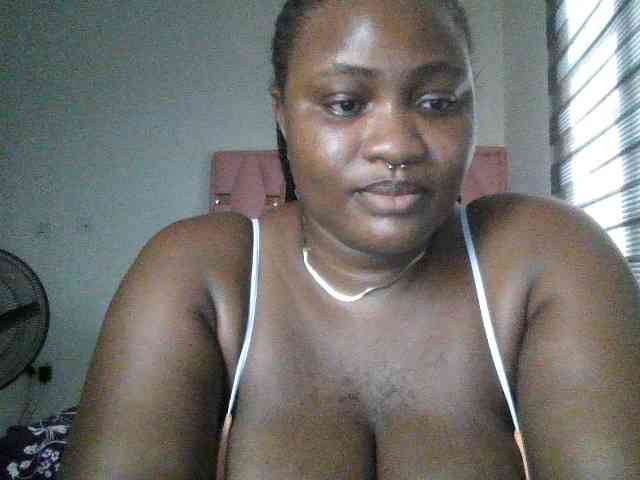 Hotchocolatee191 webcam