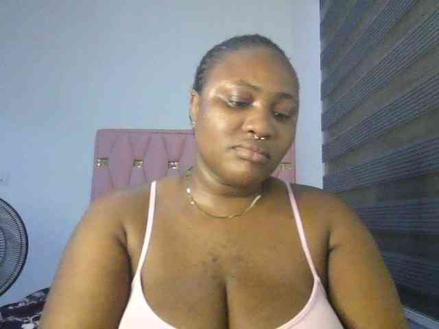 Hotchocolatee191 webcam