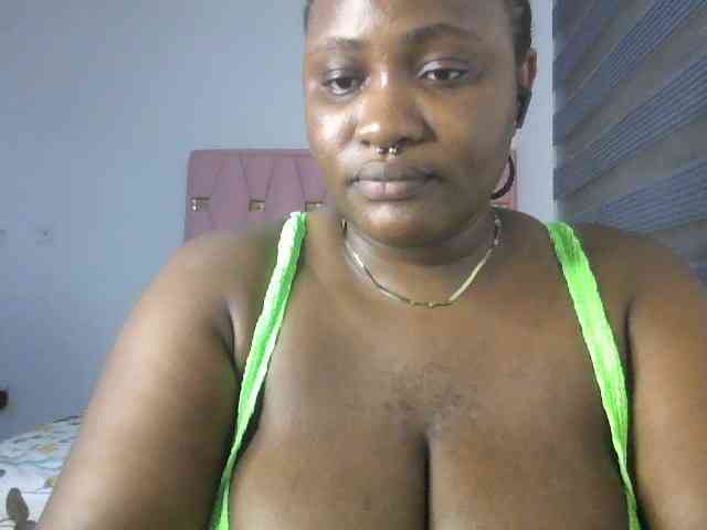Hotchocolatee191 webcam