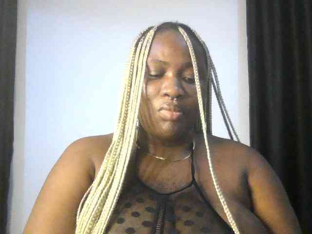 Hotchocolatee191 webcam