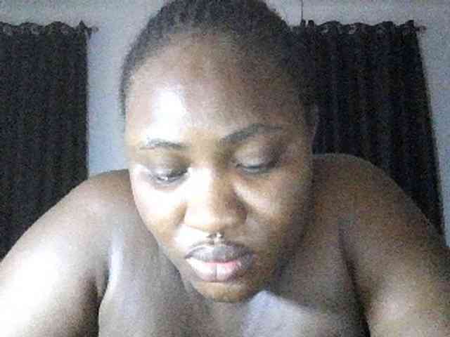 Hotchocolatee191 webcam