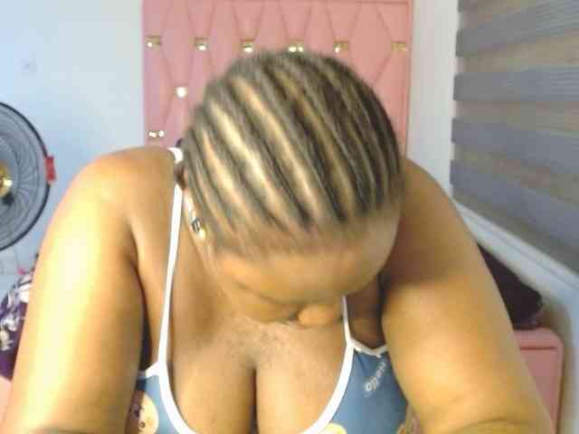 Hotchocolatee191 webcam