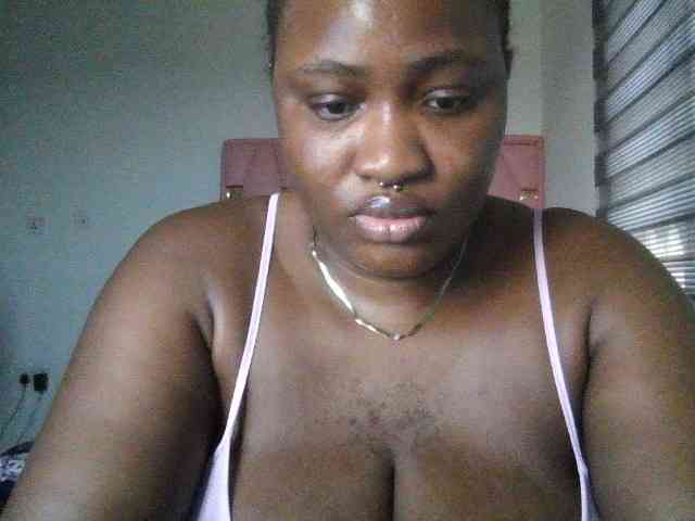 Hotchocolatee191 webcam