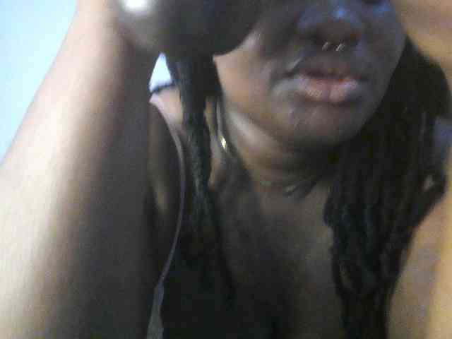 Hotchocolatee191 webcam