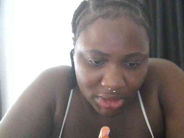 Hotchocolatee191 webcam