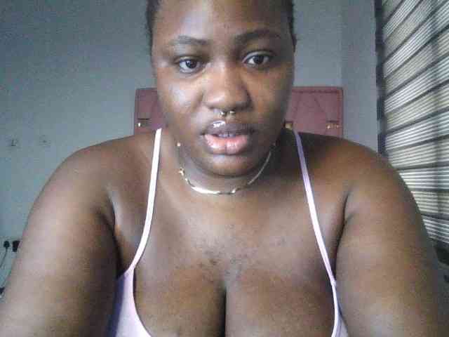 Hotchocolatee191 webcam