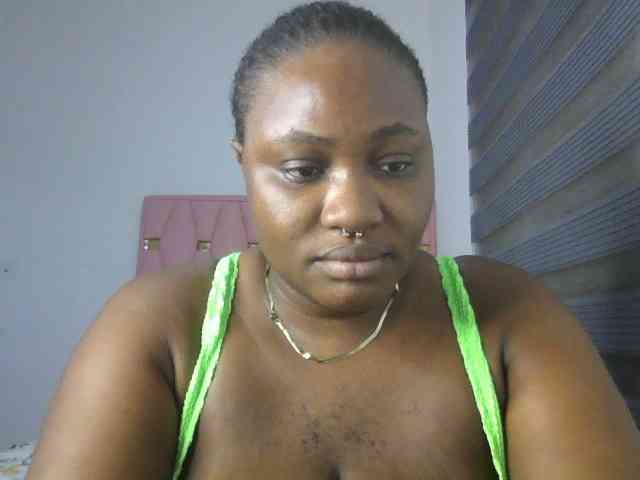 Hotchocolatee191 webcam