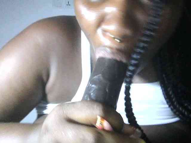 Hotchocolatee191 webcam