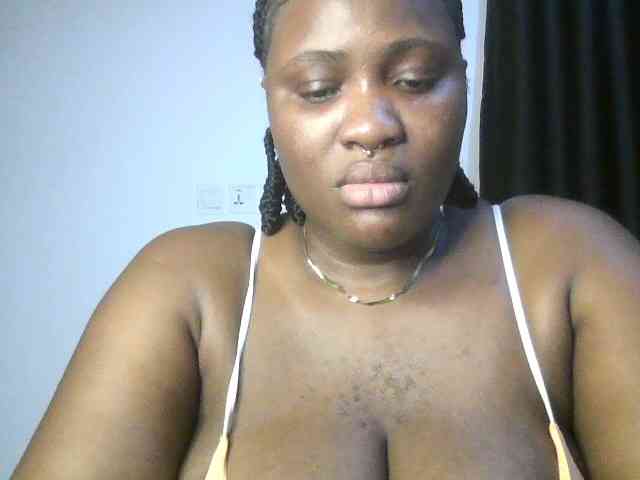 Hotchocolatee191 webcam
