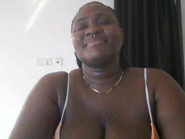 Hotchocolatee191 webcam