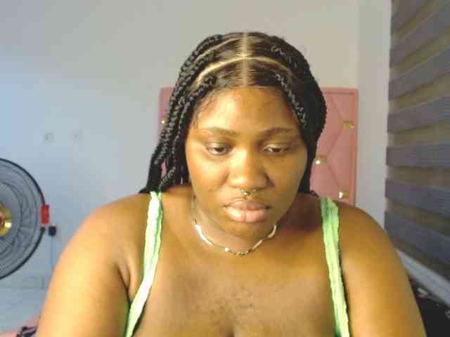 Hotchocolatee191 webcam