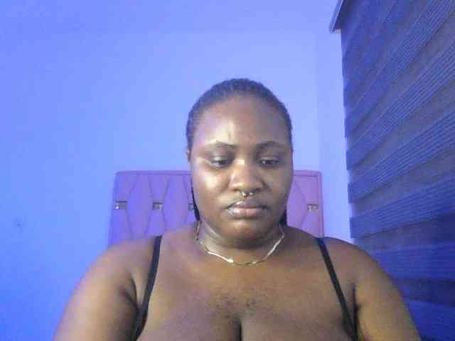Hotchocolatee191 webcam