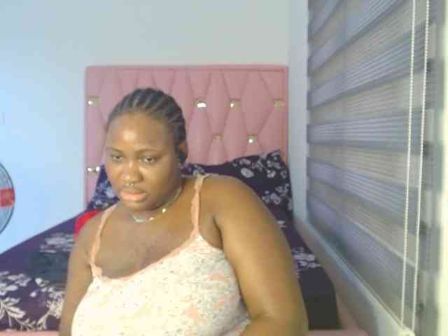 Hotchocolatee191 webcam