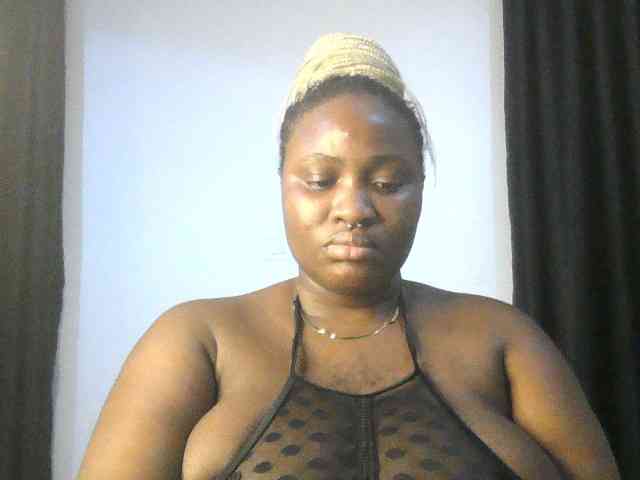 Hotchocolatee191 webcam