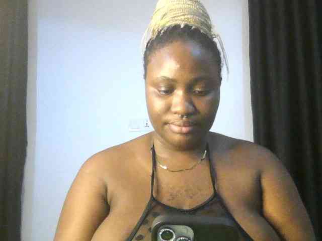 Hotchocolatee191 webcam