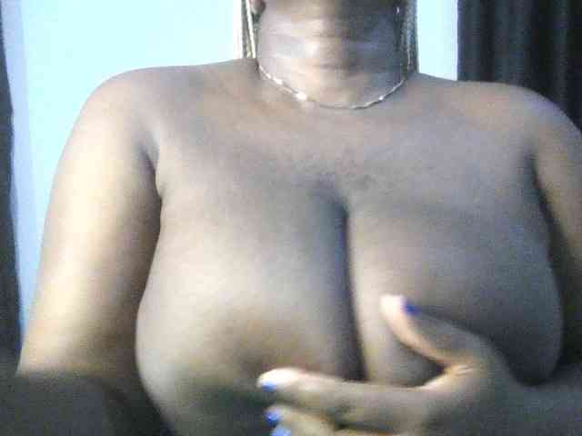 Hotchocolatee191 webcam
