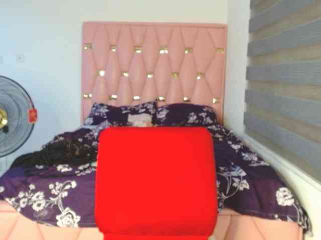 Hotchocolatee191 webcam