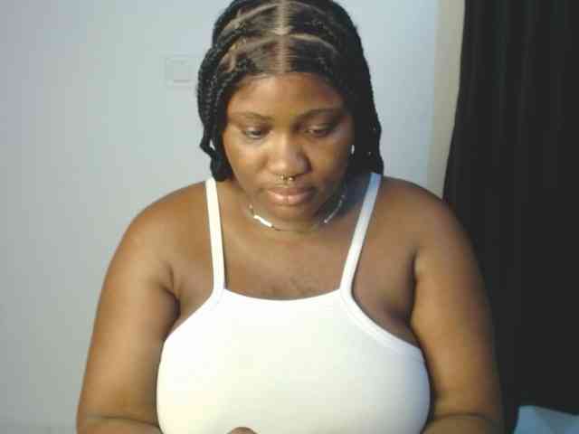 Hotchocolatee191 webcam