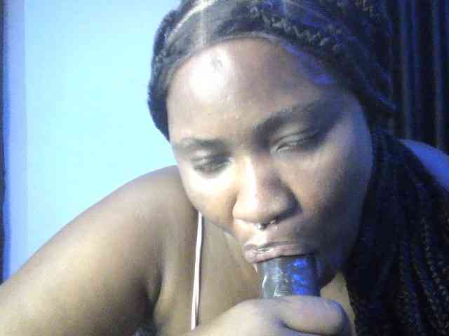 Hotchocolatee191 webcam