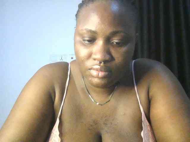 Hotchocolatee191 webcam