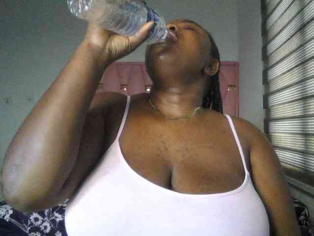 Hotchocolatee191 webcam